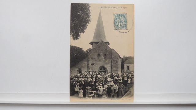 Reterre L’Église (Sortie de Messe ancienne église). Carte rare !!...
