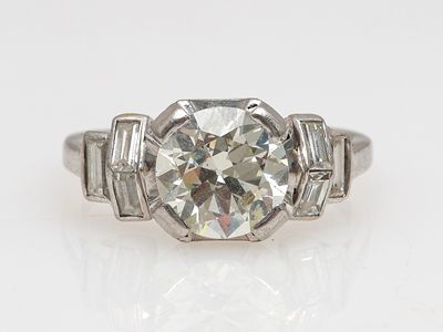 une bague en diamant art déco