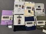 Plusieurs paires de collants pour femmes sont exposées dans un magasin