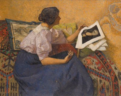 tableau représentant une femme assise sur un canapé en train de lire un livre