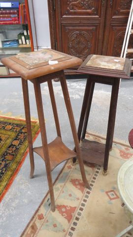 Lot de trois sellettes avec tablettes d’entrejambe. H 100 et 88 c...