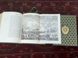 un livre ouvert sur lequel figure l'image d'une ville
