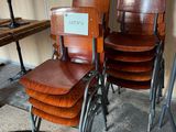 many chairs that are sitting in a room together
