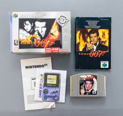 trois jeux et une Game Boy posés sur une table
