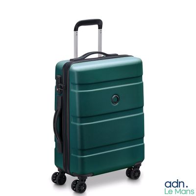 une image représentant une valise verte à roulettes sur fond blanc