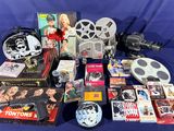 beaucoup de films et de DVD posés sur un tissu bleu