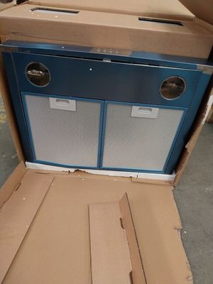 une boîte en carton dans laquelle se trouve une sorte de four