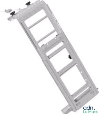 On voit l'image d'une échelle blanche sur un fond blanc.
