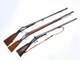 trois types d'armes à feu différents sur fond blanc