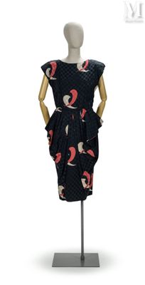 une image d'une robe sur un mannequin