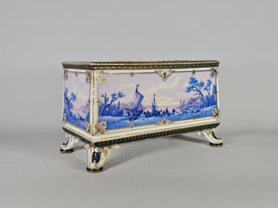 une boîte en porcelaine bleue et blanche ornée d'un paysage