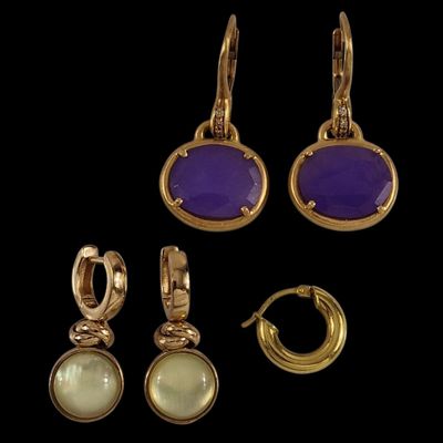 deux paires de boucles d'oreilles et une paire de créoles