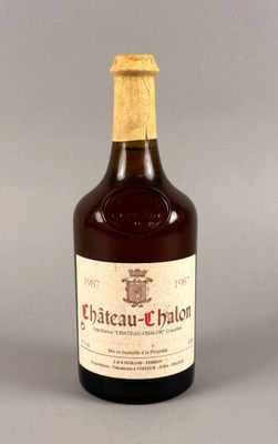 une vieille bouteille de vin fermée par un bouchon en liège