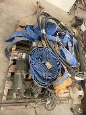 2 palettes de pompes d'eau de pluie et vidange : - 3 pompes … - Photo 1