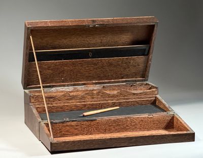 Travail vers 1930. ECRITOIRE de VOYAGE Placage de palmier H.…