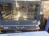 un grand four qui se trouve dans une cuisine