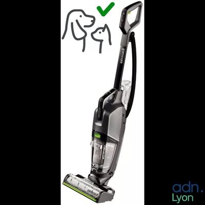 gros plan d'un aspirateur sur fond blanc