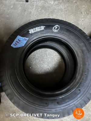 UN PNEU 4.00 X 10 - Photo 1