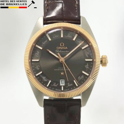 une image d'un gros plan d'une montre-bracelet avec un bracelet marron