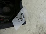 un bout de papier collé sur le côté d'une voiture
