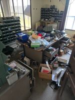 - Bureau droit métallique
