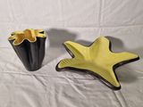 vases en forme d'étoiles de mer jaunes et noires sur fond blanc