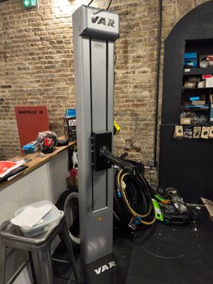 PIED d'atelier électrique d'atelier de marque VAR à une pinc… - Photo 1