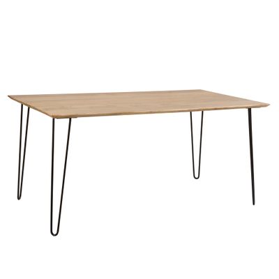 une table en bois avec des pieds en épingle à cheveux noirs sur fond blanc