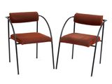 paire de chaises vintage avec des dossiers rembourrés de cuir