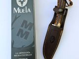 un couteau posé à côté d'une boîte de « muela »