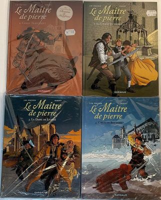 quatre livres posés sur une table recouverte d'une nappe blanche