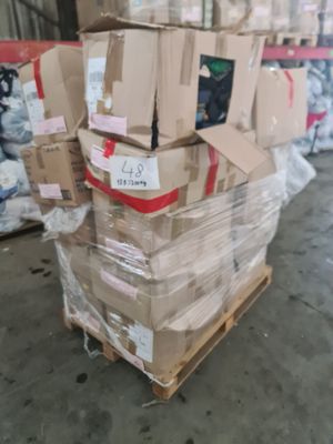 Palette d’environ 200 kg de vêtements crème contemporaine – …