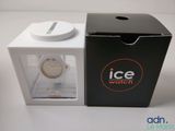 une image représentant une boîte contenant une montre
