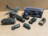 beaucoup de véhicules militaires miniatures et d'autres véhicules sur la table