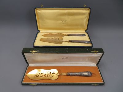 Deux coffrets comprenant des pelles à tarte en argent fourré 925/1000, - Photo 1