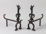 paire de bougeoirs anciens en fonte en forme de tête de cheval