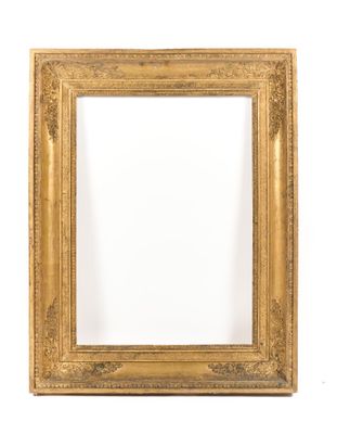 un cadre or antique sur fond blanc