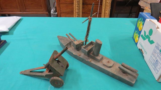 Jouet ancien bateau en bois et canon en métal