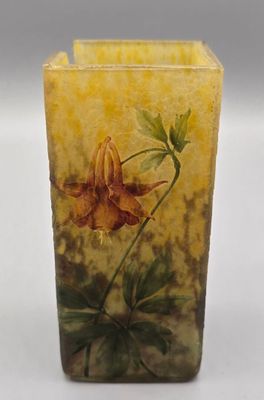 DAUM. NANCY Vase quadrangulaire ou porte-pinceaux en verre m…