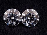 deux diamants sur un fond noir
