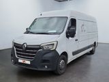 la photo d'une camionnette blanche garée dans une pièce