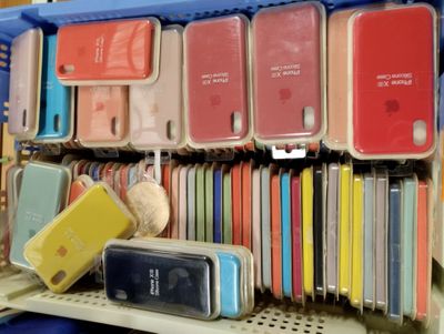 many cell phones that are on a shelf in a store