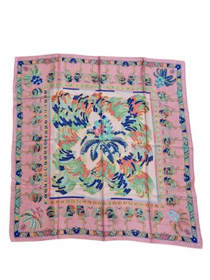 CARTIER Must de, Foulard en soie à décor sur fond rose de pa…