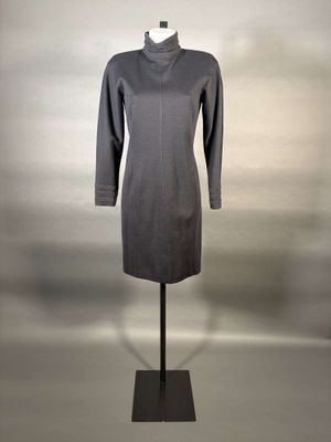 Marella. Robe en laine noire à col cheminée et bords de manc…
