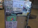 un panier d'achat contenant beaucoup d'articles