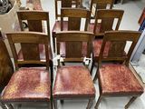 six chaises en bois avec des assises rembourrées de couleur rouge