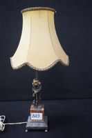 lampadaire de style asiatique - soutenu par un support métal…