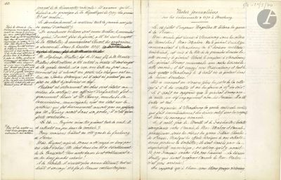 une photo en noir et blanc d'un livre ouvert sur lequel figurent des inscriptions