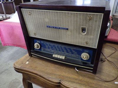 a radio sitting on top of a table in a room