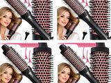 quatre photos d'une femme tenant une brosse à cheveux et un peigne